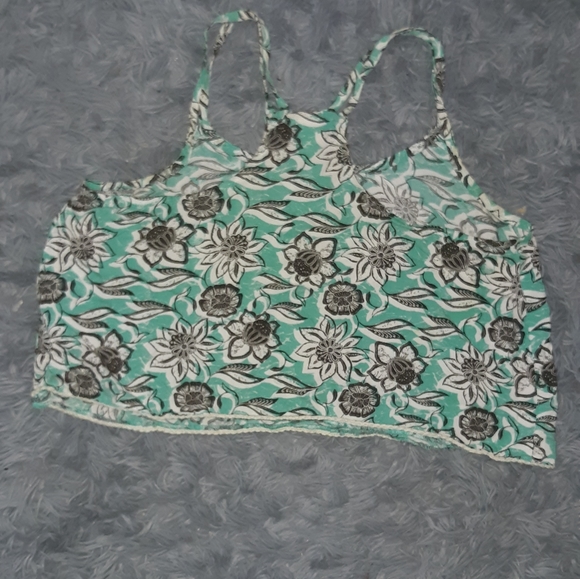 ⭐️Floral crop top w/ racer back. Totally cute! Final price! Price firm! - Picture 4 of 6